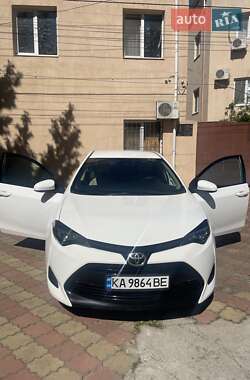 Седан Toyota Corolla 2018 в 