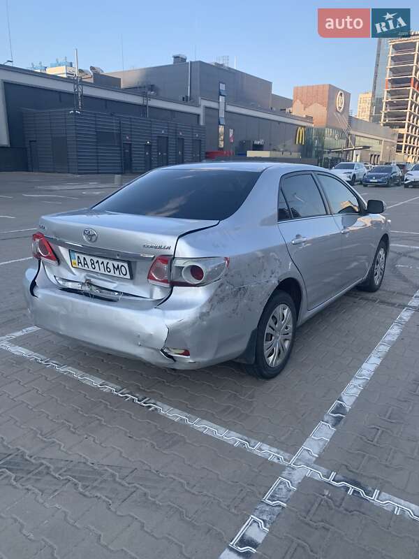 Седан Toyota Corolla 2013 в Києві
