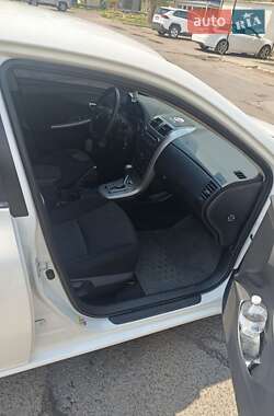 Седан Toyota Corolla 2013 в 