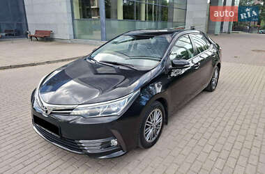Седан Toyota Corolla 2016 в Ивано-Франковске