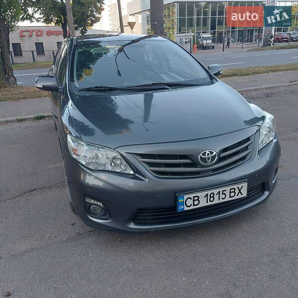 Седан Toyota Corolla 2013 в Чернигове