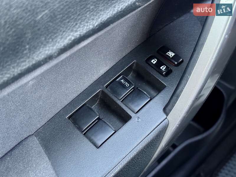 Седан Toyota Corolla 2013 в Харкові