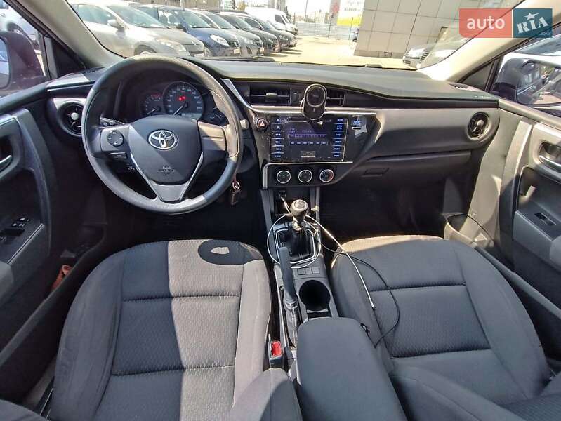 Седан Toyota Corolla 2016 в Харкові