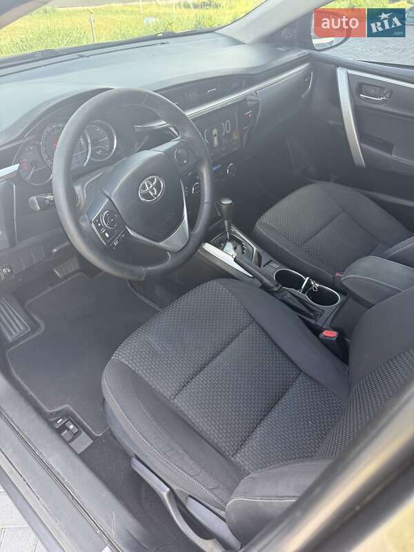 Седан Toyota Corolla 2014 в Киеве