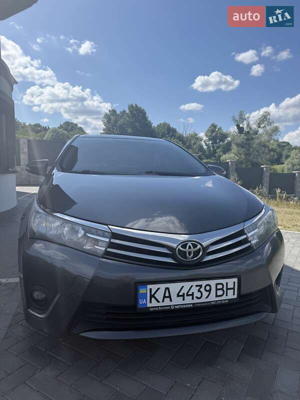 Седан Toyota Corolla 2014 в Киеве