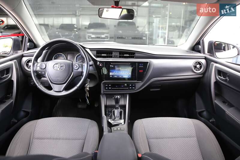 Седан Toyota Corolla 2018 в Києві