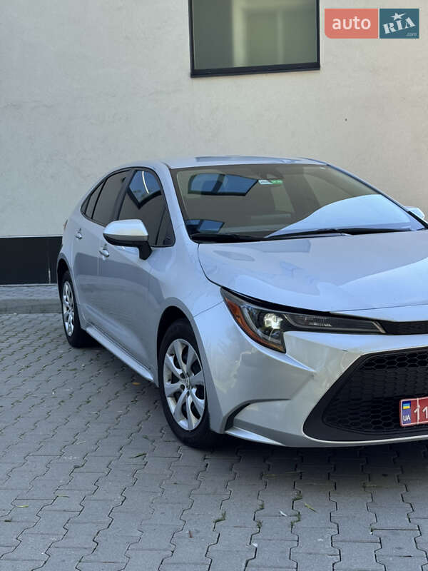 Седан Toyota Corolla 2022 в Хмельницком