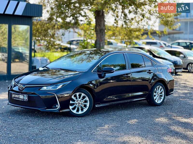 Седан Toyota Corolla 2019 в Киеве