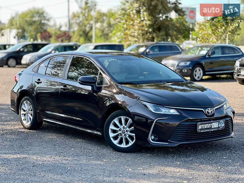 Седан Toyota Corolla 2019 в Киеве