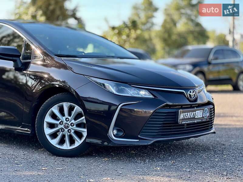 Седан Toyota Corolla 2019 в Киеве
