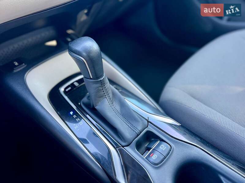Седан Toyota Corolla 2019 в Киеве