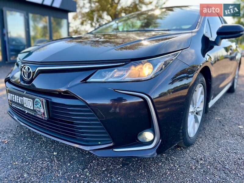 Седан Toyota Corolla 2019 в Киеве