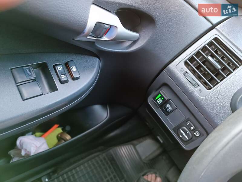 Седан Toyota Corolla 2010 в Бердичеве