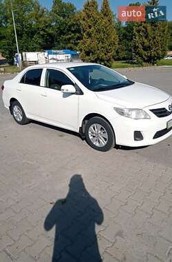 Седан Toyota Corolla 2013 в 