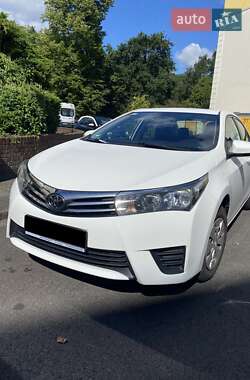Седан Toyota Corolla 2013 в Луцке