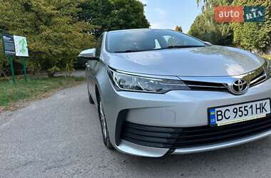 Седан Toyota Corolla 2018 в 