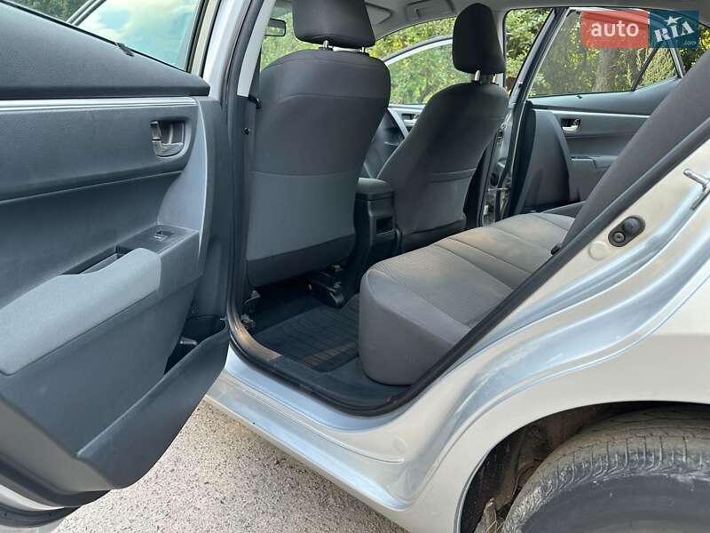 Седан Toyota Corolla 2018 в Львове