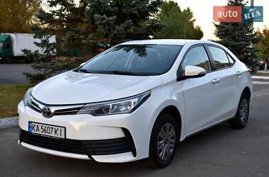 Седан Toyota Corolla 2017 в Киеве