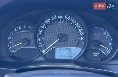 Седан Toyota Corolla 2013 в 