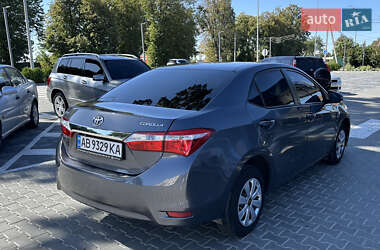 Седан Toyota Corolla 2013 в 