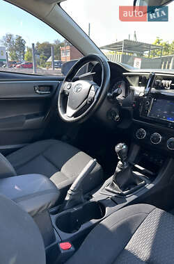 Седан Toyota Corolla 2013 в 