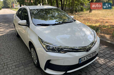 Седан Toyota Corolla 2017 в Днепре