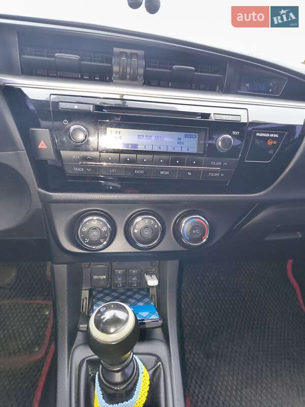 Седан Toyota Corolla 2014 в Каменском