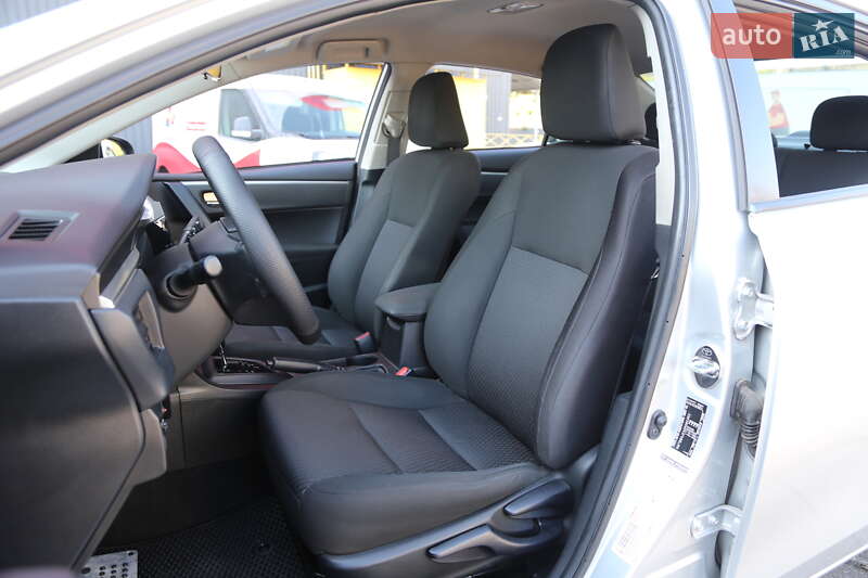 Седан Toyota Corolla 2014 в Киеве