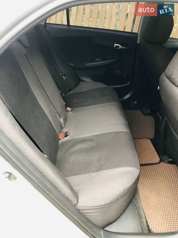 Седан Toyota Corolla 2010 в Славянске