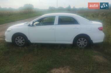 Седан Toyota Corolla 2012 в Опішне