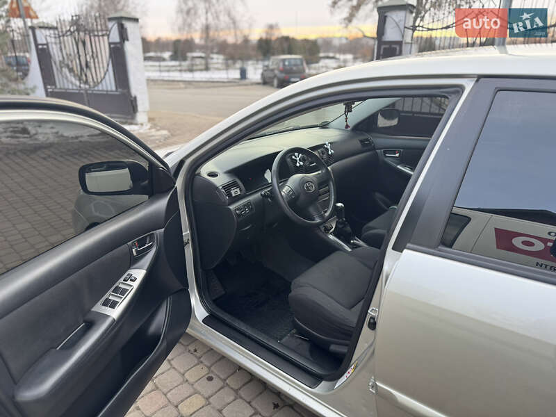 Хэтчбек Toyota Corolla 2005 в Ковеле