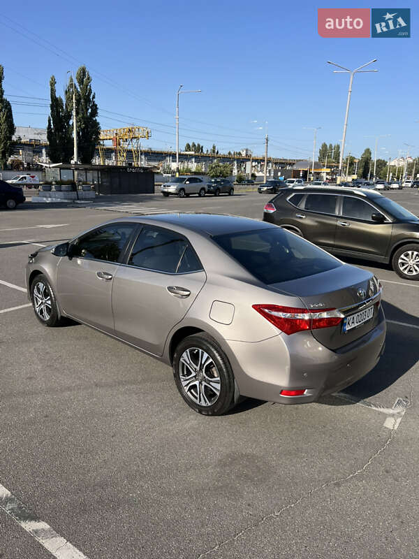 Седан Toyota Corolla 2015 в Києві фото 5 Седан Toyota Corolla 2015 в Києві
