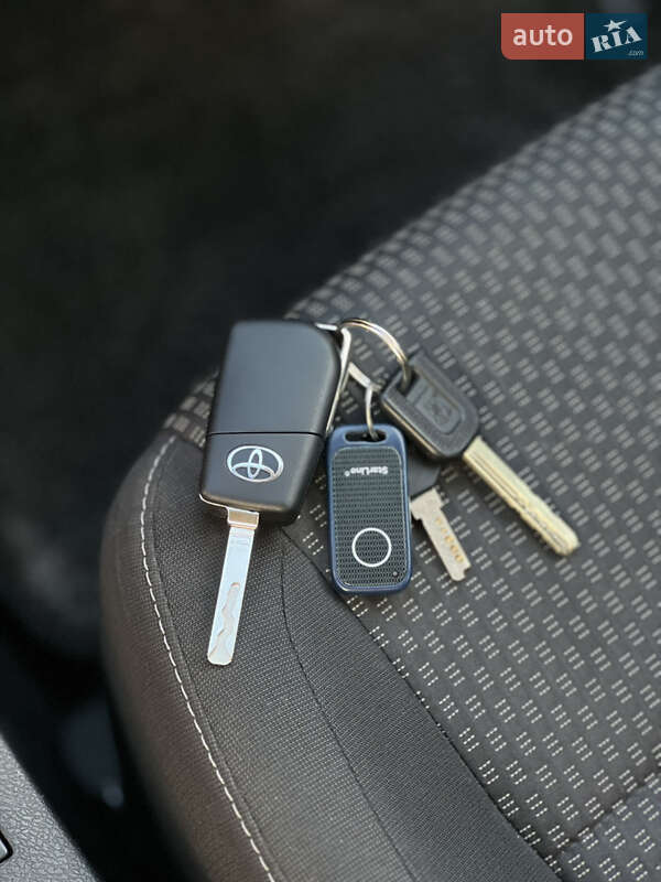 Седан Toyota Corolla 2015 в Києві фото 34 Седан Toyota Corolla 2015 в Києві