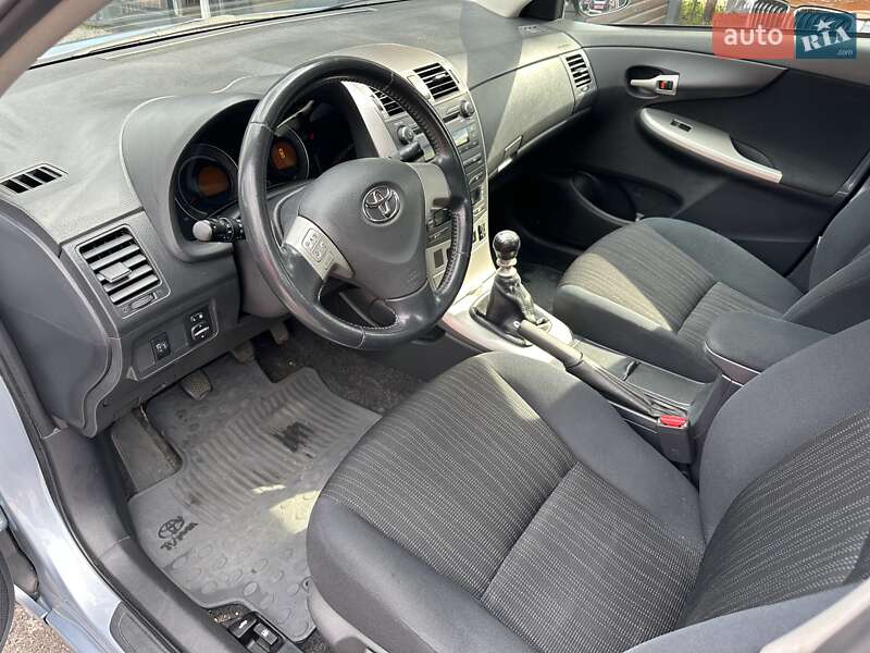 Седан Toyota Corolla 2008 в Полтаве