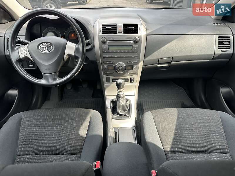 Седан Toyota Corolla 2008 в Полтаве