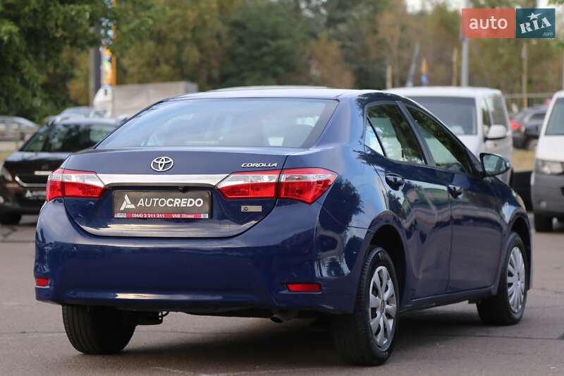 Седан Toyota Corolla 2016 в Киеве