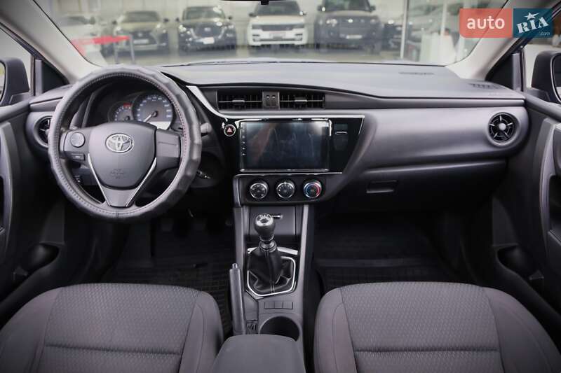Седан Toyota Corolla 2016 в Киеве