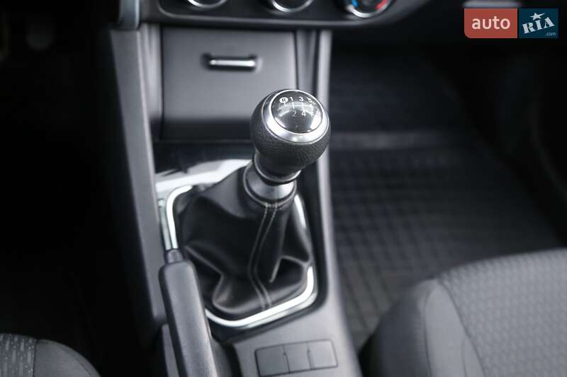 Седан Toyota Corolla 2016 в Киеве