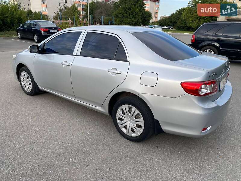 Седан Toyota Corolla 2011 в Богуславе