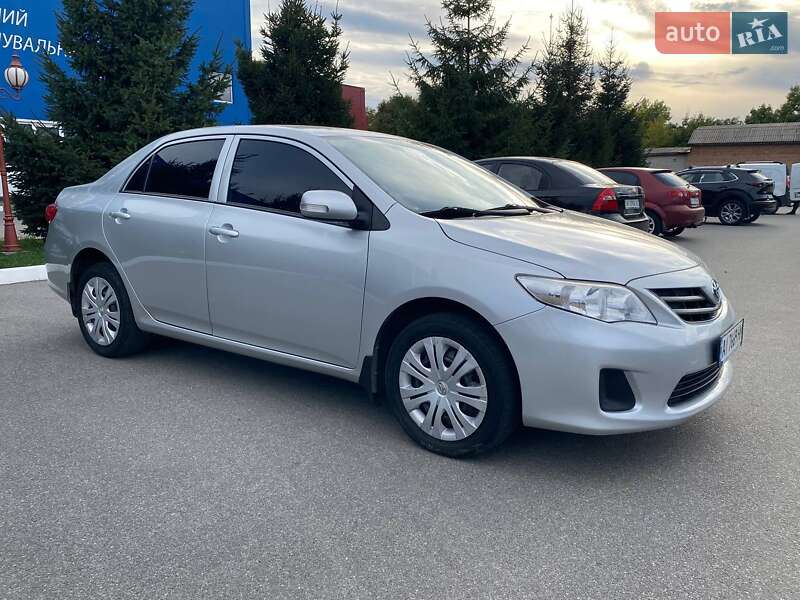 Седан Toyota Corolla 2011 в Богуславе