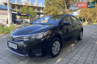 Седан Toyota Corolla 2015 в Львові