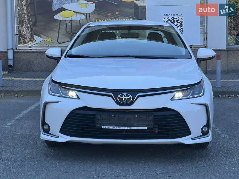 Седан Toyota Corolla 2019 в 