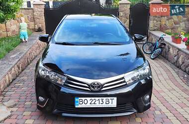 Седан Toyota Corolla 2013 в 