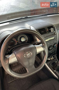 Седан Toyota Corolla 2010 в 
