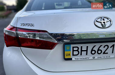 Седан Toyota Corolla 2014 в 