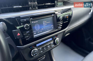 Седан Toyota Corolla 2014 в 