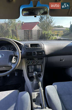 Седан Toyota Corolla 2001 в 