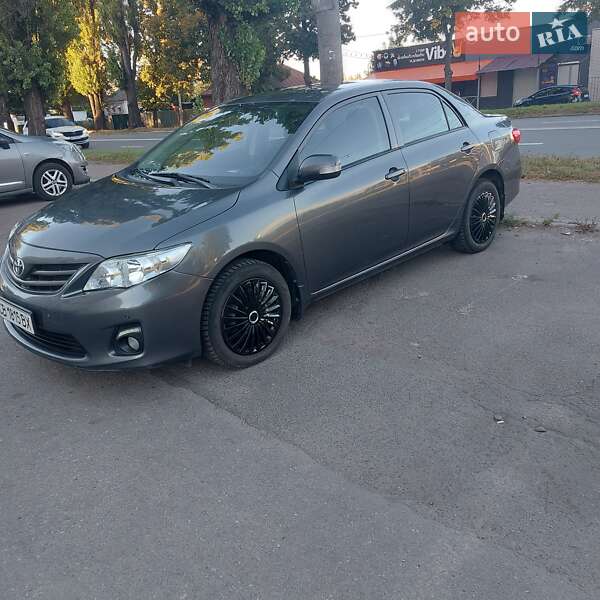 Седан Toyota Corolla 2013 в Чернигове