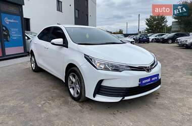 Седан Toyota Corolla 2017 в 