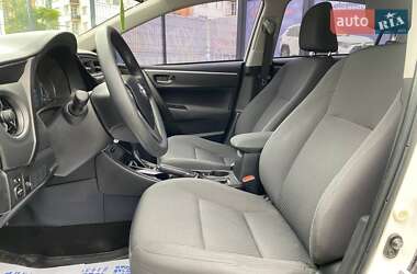 Седан Toyota Corolla 2017 в 
